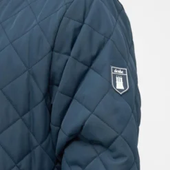 DERBE- QUILTBY MEN - HERREN JACKE - NAVY 10 DERBE- QUILTBY MEN - HERREN JACKE - NAVY -Schicke Mode Verkauf M 02 XX QuiltbyCozynavy caramel 041 46f542fb 9757 43bd af89 573a3b12fbc9 1800x1800 1280x1280