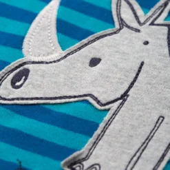 FRUGI - FELIX WRAP AROUND TOP - BIO LANGARMSHIRT MIT SEITLICHER APPLIKATION 8 FRUGI - FELIX WRAP AROUND TOP - BIO LANGARMSHIRT MIT SEITLICHER APPLIKATION -Schicke Mode Verkauf TTA223DNH 6 1280x1280